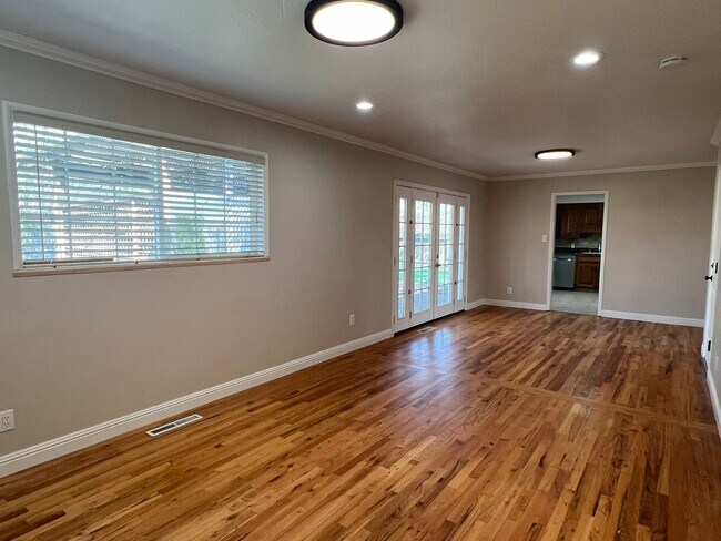 Building Photo - Charming Old Southwest Reno Home - 2145 De...