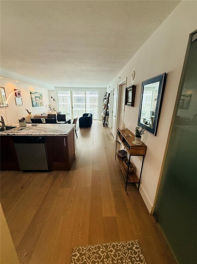 Foto del edificio - 9499 Collins Ave