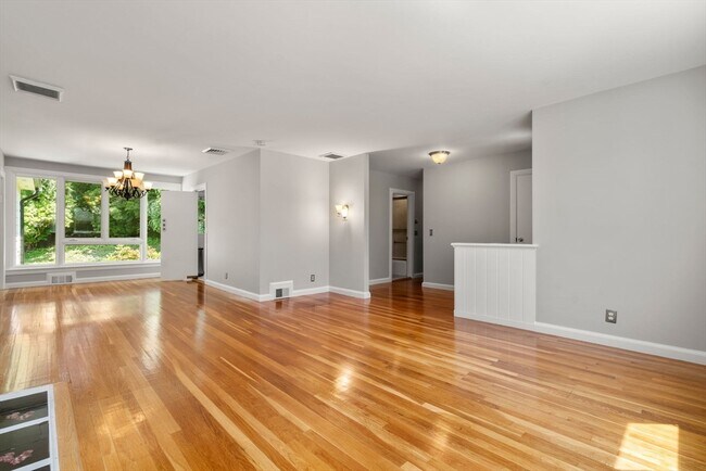 Building Photo - 63 Clifton Rd