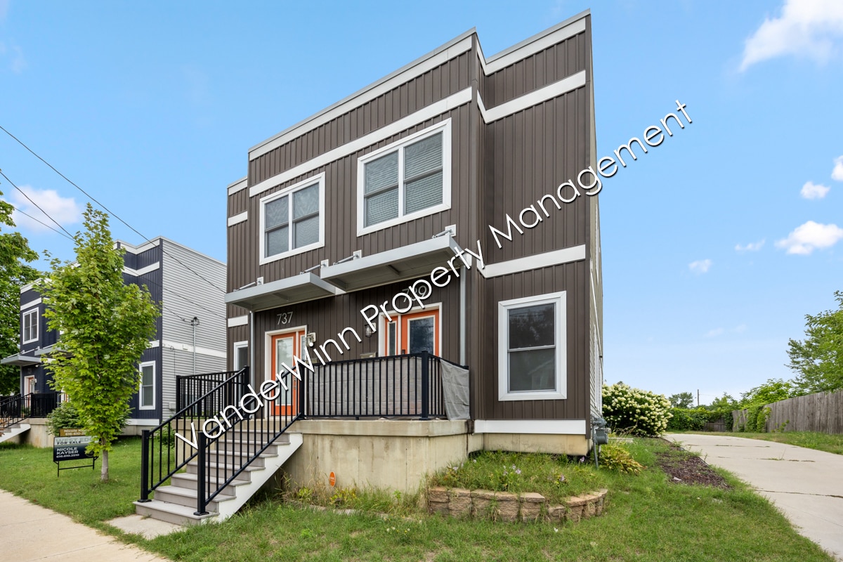 Primary Photo - 739 Bates St SE