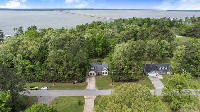 Foto del edificio - 358 Bridgeview Dr