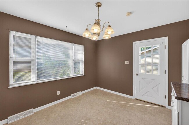 Foto del edificio - 21 Fern Ridge Ave