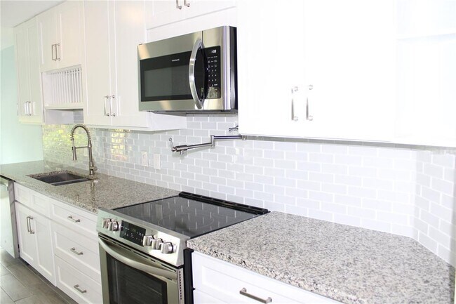 Building Photo - 5207 86th St Ct W