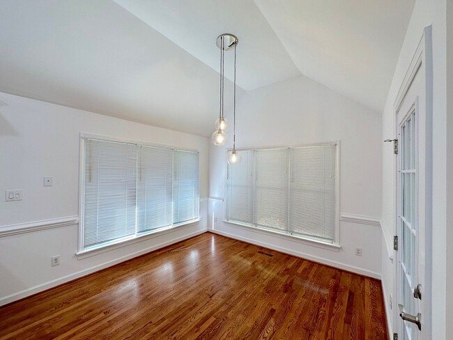 Foto del edificio - Well Maintained Ranch Style Home in Cary!