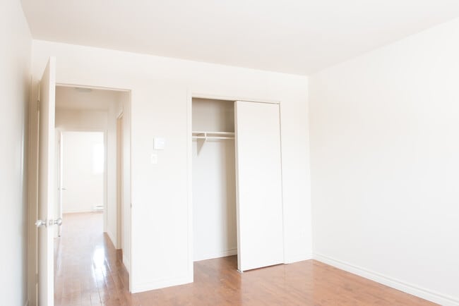 Building Photo - 2390 Rue D'alger