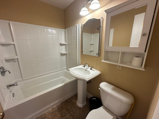 Building Photo - 403 Utah St