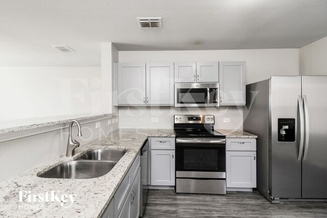 Building Photo - 525 Rosario Ln