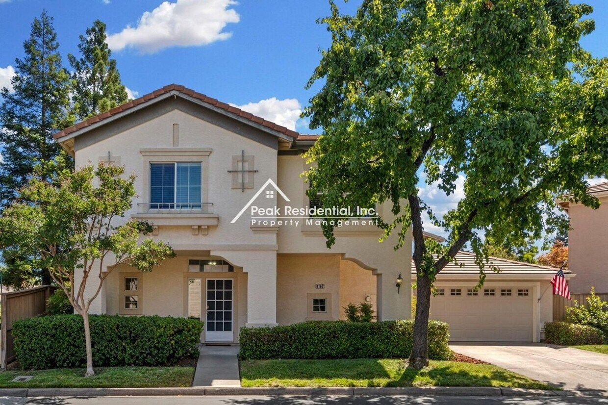 Foto principal - Wonderful 3bd/2.5ba Folsom Home-Gated Comm...