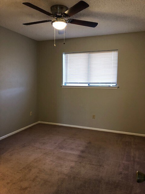 Building Photo - 211 Tejas Dr