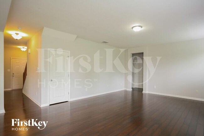 Building Photo - 6106 Green Willow Rd