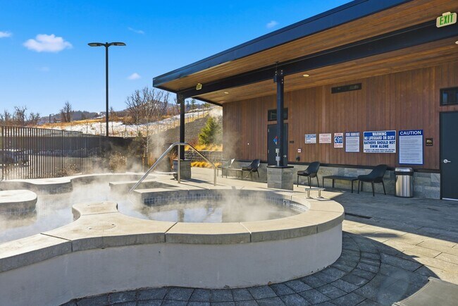 Building Photo - 2303 W Deer Hollow Ct