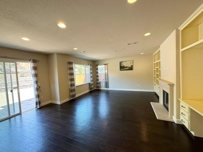 Building Photo - 5 Bedroom Single Family Home in Dublin