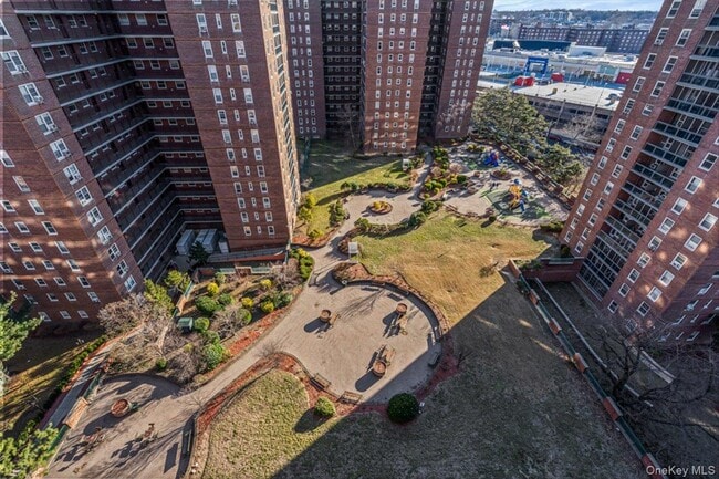 Foto del edificio - 97-40 62nd Dr