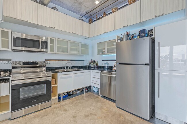 Foto del edificio - 10 SW South River Dr