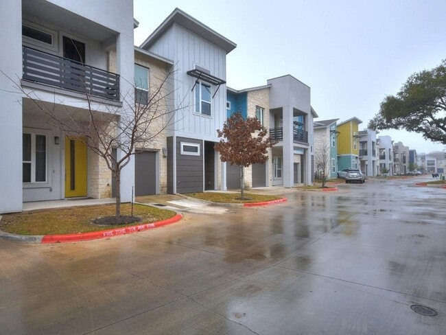 Building Photo - 8922 Menchaca Rd