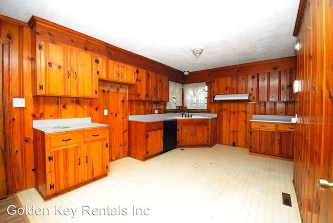 Building Photo - 4 br, 2 bath House - 2809 E. Ash St.