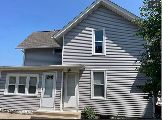 Building Photo - 1328 Evelyn St