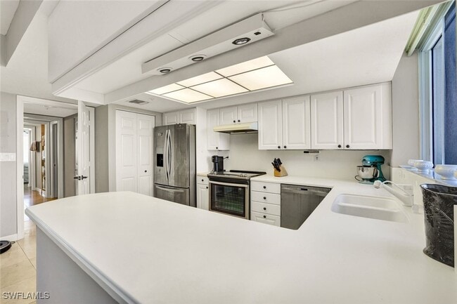 Building Photo - 6849 Grenadier Blvd