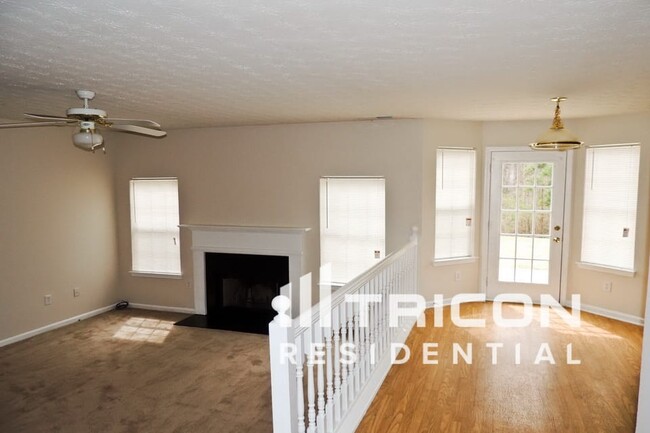 Foto del edificio - 4004 Castle Way Dr