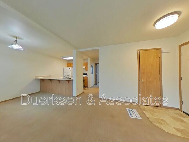 Foto del edificio - 2960 NW Tyler Ave