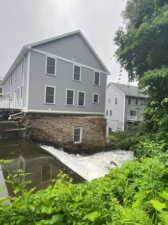 Foto del edificio - 28 Armstrong Rd