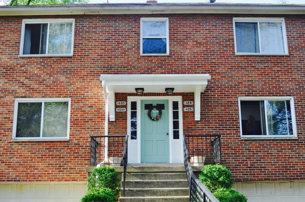 Primary Photo - 426 Lonsdale Ave