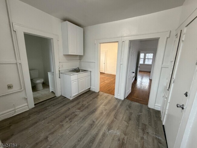 Foto del edificio - 205 Chancellor Ave