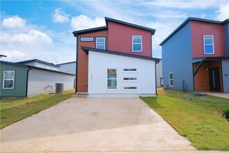 Building Photo - 840 Ventnor Ave