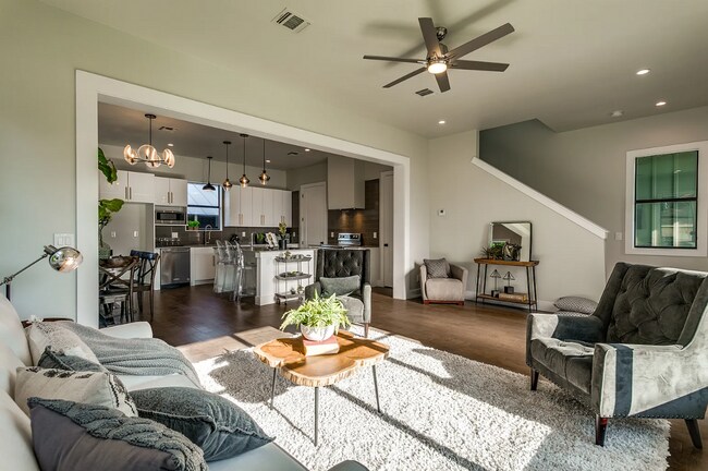 Foto del edificio - **MOVE - IN SPECIAL** MUST SEE! CHARMING 2...