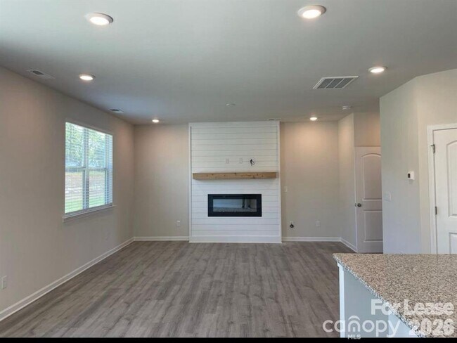 Building Photo - 3062 Weddington Pointe Dr