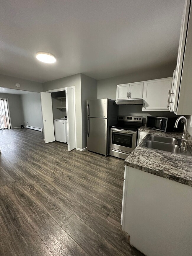 Building Photo - "Charming 2-Bed Sanctuary in Minot's Heart – 858 Sq Ft of Cozy Living!"