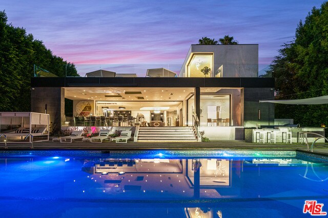 Foto principal - 809 N Rexford Dr