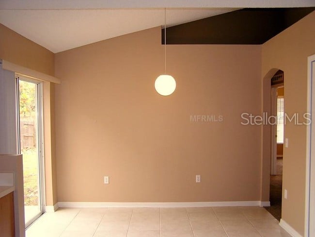 Building Photo - 4/2 in Deltona with fenced in yard!