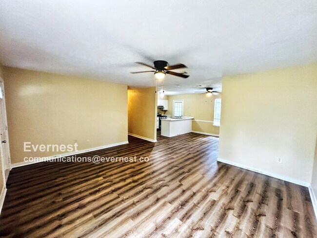 Foto del edificio - Charming 3-Bedroom Home with Comfort and C...