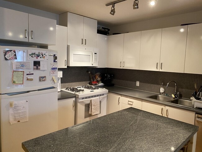 Photo du bâtiment - 175 W 1st St