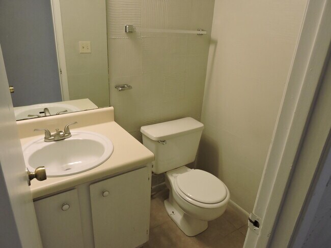 Foto del edificio - 103 Hampton Dr