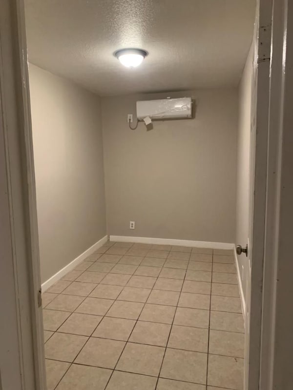 Building Photo - 109 E Venus Ln