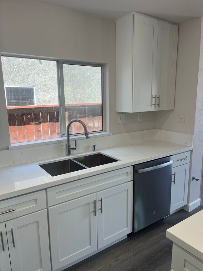 Foto del edificio - 39790 Monarch Dr