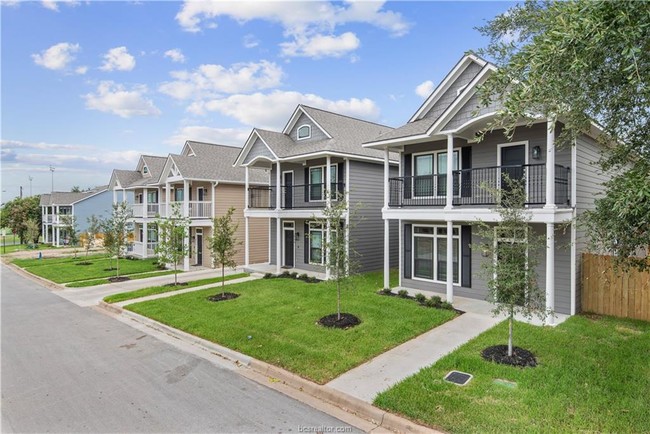 Building Photo - 415 Aurora Ct