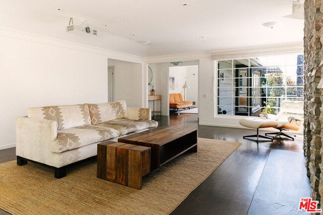 Foto del edificio - 4217 Cromwell Ave