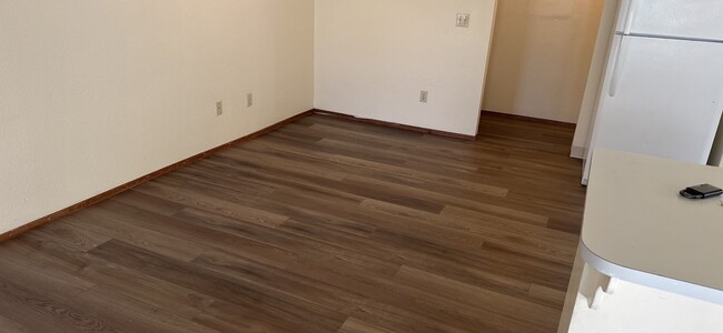 Foto del edificio - 1020 W 4th St
