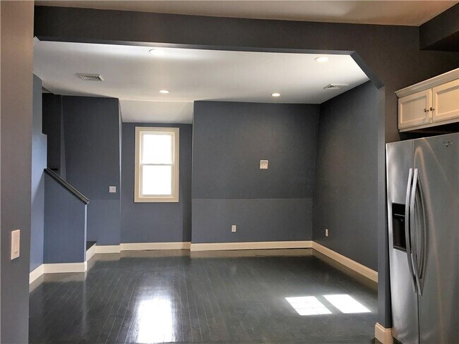 Building Photo - 174 Grand Ave