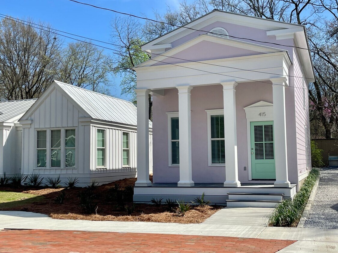 Primary Photo - 2 Bed 2.5 Bath House close to Downtown Sta...
