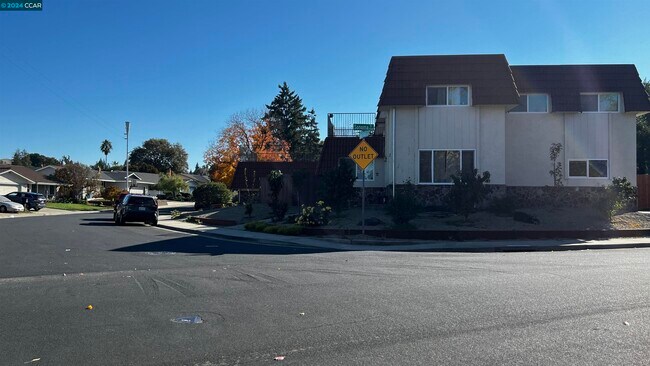 Building Photo - 5615 San Luis Ct