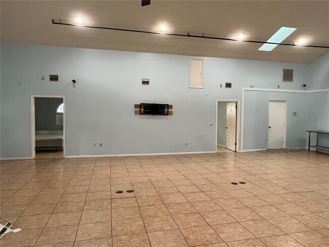 Building Photo - 945 7th St NW