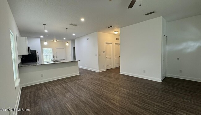 Building Photo - 6625 Osceola St