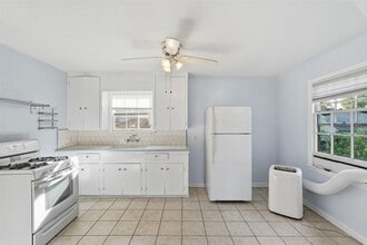 Building Photo - 2223 Singleton St