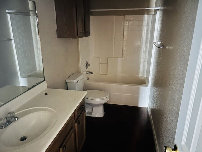 Building Photo - 2009 Charleston Ct