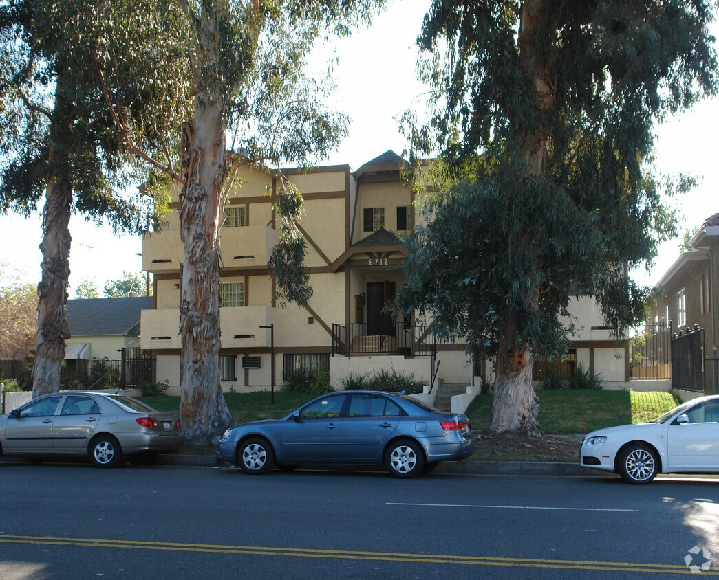 Foto principal - 6712 Coldwater Canyon Ave