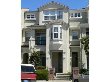 Building Photo - Epic REA - Beautiful 4 BR, 3.5 BA Townhous...